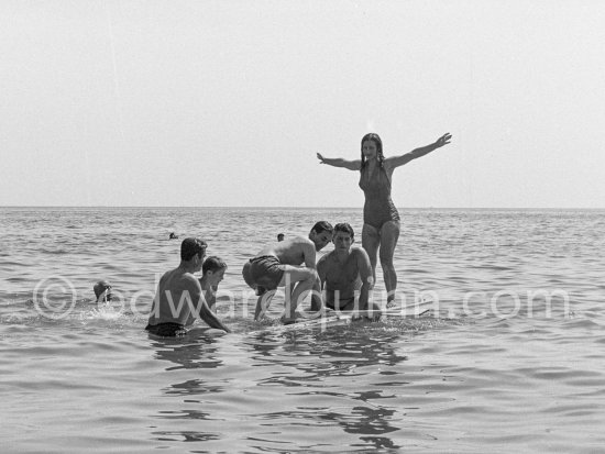 Françoise Gilot. Golfe-Juan 1954. - Photo by Edward Quinn