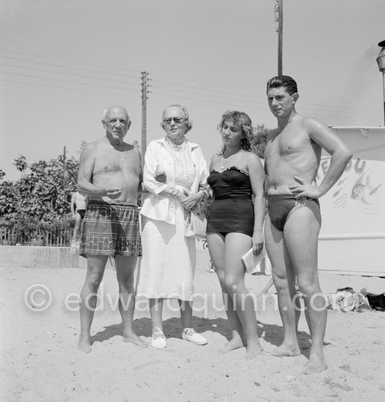 Pablo Picasso, Paulo Picasso, Maya Picasso, Marie Cuttoli, close friend and collector of Pablo Picasso\'s works. Golfe-Juan 1954. - Photo by Edward Quinn