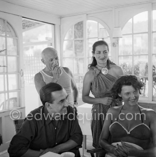 Déjeuner at restaurant Nounou. Pablo Picasso and Françoise Gilot (with a brooch by Pablo Picasso). Golfe-Juan 1954. - Photo by Edward Quinn