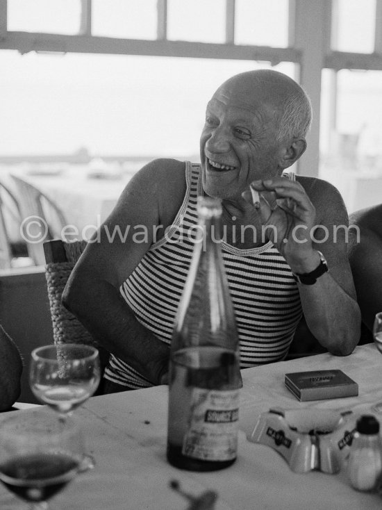 Pablo Picasso at lunch at restaurant Nounou. Golfe-Juan 1954. - Photo by Edward Quinn