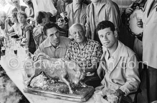 A drink before the bullfight. Pablo Picasso, and the Spanish toreros Jose Montero (right) and Pepe Luis Marca with a statuette of a fighting bull, presented to Pablo Picasso by the toreadors. First Corrida of Vallauris 1954. - Photo by Edward Quinn