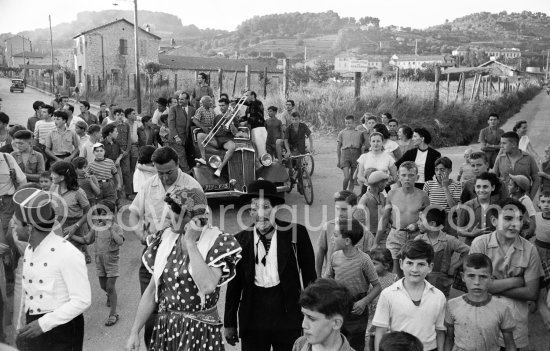 Parade which proceeded the bullfight staged by Pablo Picasso at Vallauris 1954. Car: Mathis EMY 4-S 1934 Saint Moritz - Photo by Edward Quinn