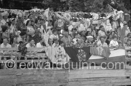 Local Corrida. Françoise Gilot, Claude Picasso, Pablo Picasso, Paul Derigon, mayor of Vallauris, Hélène Parmelin, Edouard Pignon, Marcel Duhamel. Vallauris 1954. - Photo by Edward Quinn