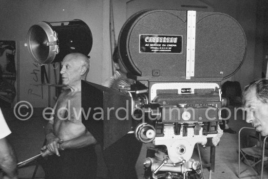 Pablo Picasso during filming of "Le mystère Picasso". Nice, Studios de la Victorine, 1955. - Photo by Edward Quinn
