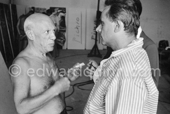 Pablo Picasso and George Henri Clouzot during filming of "Le mystère Picasso". Nice, Studios de la Victorine, 1955. - Photo by Edward Quinn