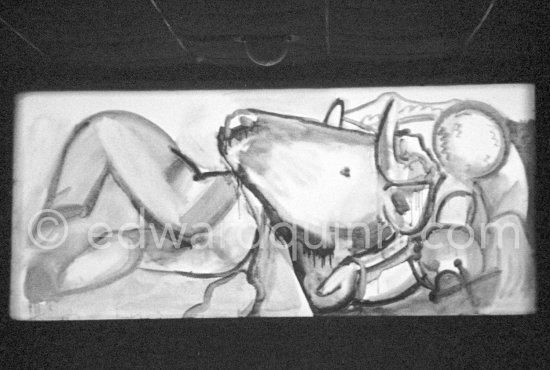Pablo Picasso portrays a stage in the bullfight when the bullfighter is caught by the horns of the bull. During filming of "Le mystère Picasso". Nice, Studios de la Victorine, 1955. - Photo by Edward Quinn