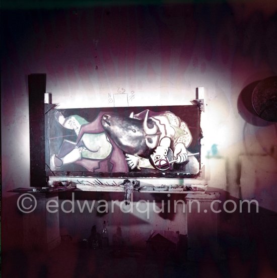 Pablo Picasso portrays a stage in the bullfight when the bullfighter is caught by the horns of the bull. During filming of "Le mystère Picasso". Nice, Studios de la Victorine, 1955. - Photo by Edward Quinn
