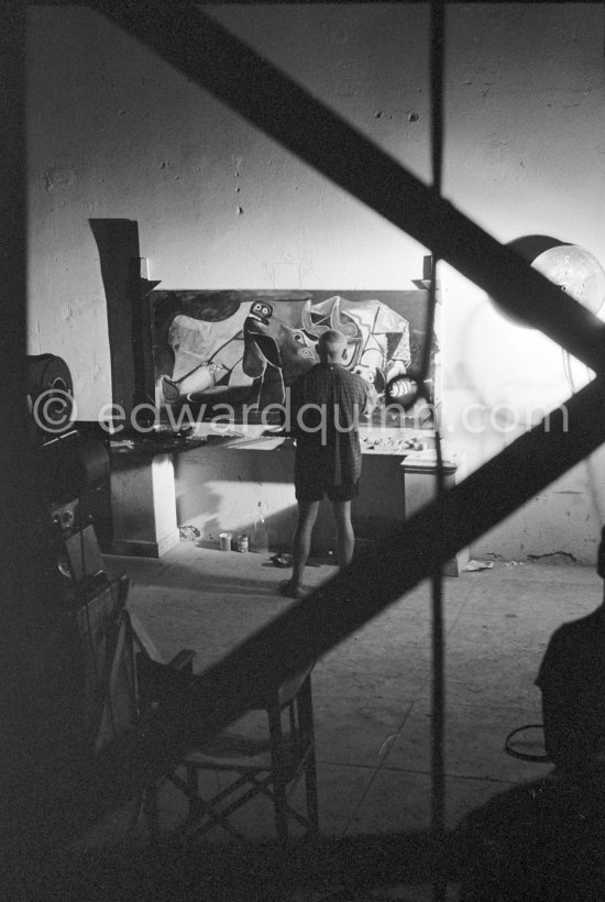 Pablo Picasso portrays a stage in the bullfight when the bullfighter is caught by the horns of the bull. During filming of "Le mystère Picasso". Nice, Studios de la Victorine, 1955. - Photo by Edward Quinn