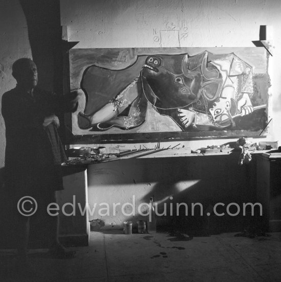 Pablo Picasso portrays a stage in the bullfight when the bullfighter is caught by the horns of the bull. During filming of "Le mystère Picasso". Nice, Studios de la Victorine, 1955. - Photo by Edward Quinn