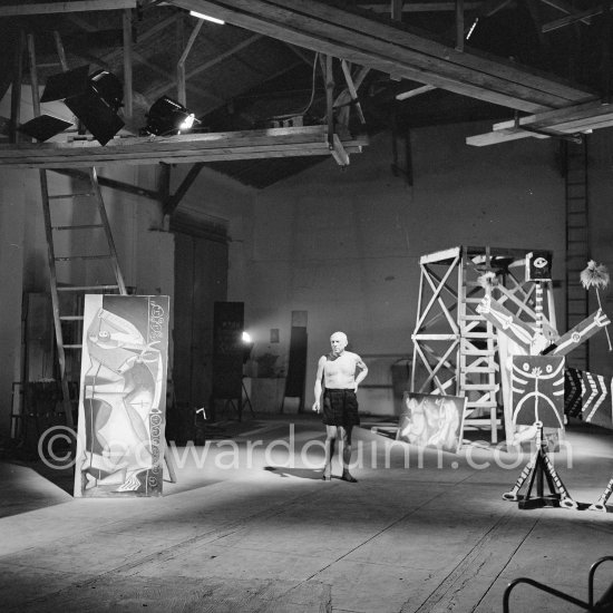 Pablo Picasso during filming of "Le mystère Picasso". Nice, Studios de la Victorine 1955. - Photo by Edward Quinn