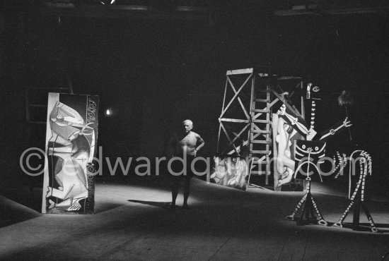 Pablo Picasso during filming of "Le mystère Picasso". Nice, Studios de la Victorine 1955. - Photo by Edward Quinn