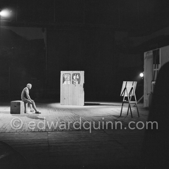 Pablo Picasso during filming of "Le mystère Picasso". Nice, Studios de la Victorine 1955. - Photo by Edward Quinn
