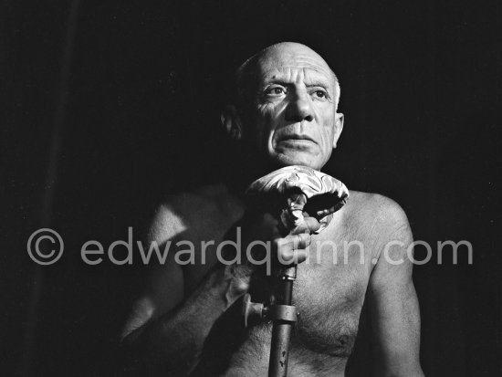 Pablo Picasso during filming of "Le mystère Picasso". Nice, Studios de la Victorine, 1955. - Photo by Edward Quinn