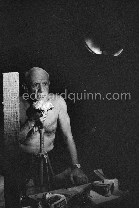 Pablo Picasso during filming of "Le mystère Picasso". Nice, Studios de la Victorine, 1955. - Photo by Edward Quinn
