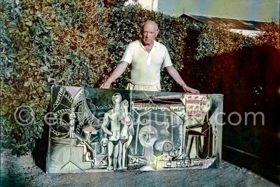 Pablo Picasso during the making of "La plage à la Garoupe I" for the film "Le mystère Picasso". Nice, Studios de la Victorine, 1955. - Photo by Edward Quinn