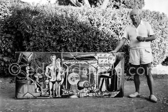 Pablo Picasso during the making of "La plage à la Garoupe I" for the film "Le mystère Picasso". Nice, Studios de la Victorine, 1955. - Photo by Edward Quinn