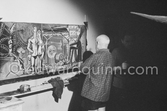 Pablo Picasso painting "La plage à la Garoupe I" for the film "Le mystère Picasso". Nice, Studios de la Victorine, 1955. - Photo by Edward Quinn