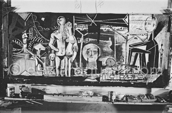 The making of "La plage à la Garoupe I" for the film "Le mystère Picasso". Nice, Studios de la Victorine, 1955. - Photo by Edward Quinn