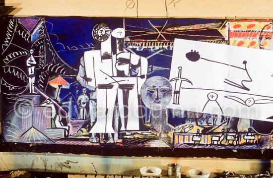 The making of "La plage à la Garoupe I" for the film "Le mystère Picasso". Nice, Studios de la Victorine, 1955. - Photo by Edward Quinn