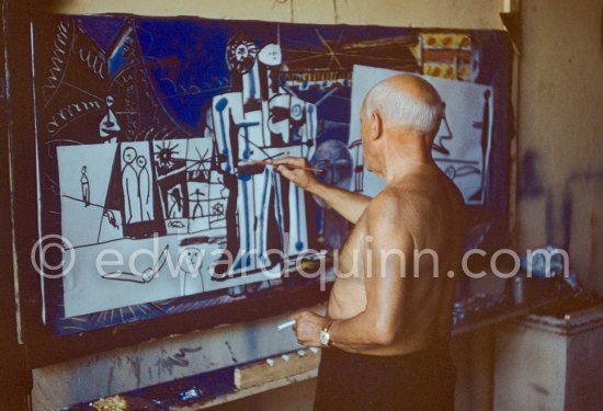 Pablo Picasso painting "La plage à la Garoupe I" for the film "Le mystère Picasso". Nice, Studios de la Victorine, 1955. - Photo by Edward Quinn