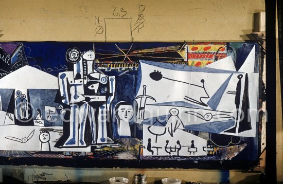 The making of "La plage à la Garoupe I" for the film "Le mystère Picasso". Nice, Studios de la Victorine, 1955. - Photo by Edward Quinn