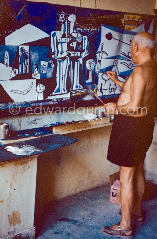 Pablo Picasso painting "La plage à la Garoupe I" for the film "Le mystère Picasso". Nice, Studios de la Victorine, 1955. - Photo by Edward Quinn