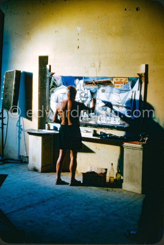 Pablo Picasso painting "La plage à la Garoupe I" for the film "Le mystère Picasso". Nice, Studios de la Victorine, 1955. - Photo by Edward Quinn