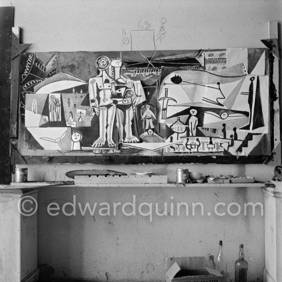 The making of "La plage à la Garoupe I" for the film "Le mystère Picasso". Nice, Studios de la Victorine, 1955. - Photo by Edward Quinn