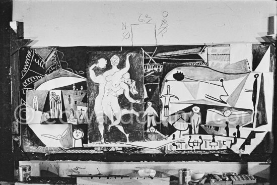 The making of "La plage à la Garoupe I" for the film "Le mystère Picasso". Nice, Studios de la Victorine, 1955. - Photo by Edward Quinn