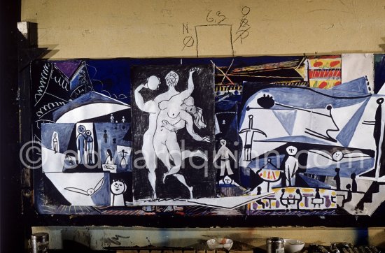 The making of "La plage à la Garoupe I" for the film "Le mystère Picasso". Nice, Studios de la Victorine, 1955. - Photo by Edward Quinn