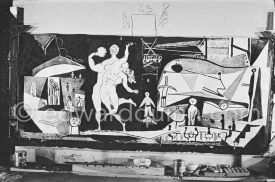 The making of "La plage à la Garoupe I" for the film "Le mystère Picasso". Nice, Studios de la Victorine, 1955. - Photo by Edward Quinn