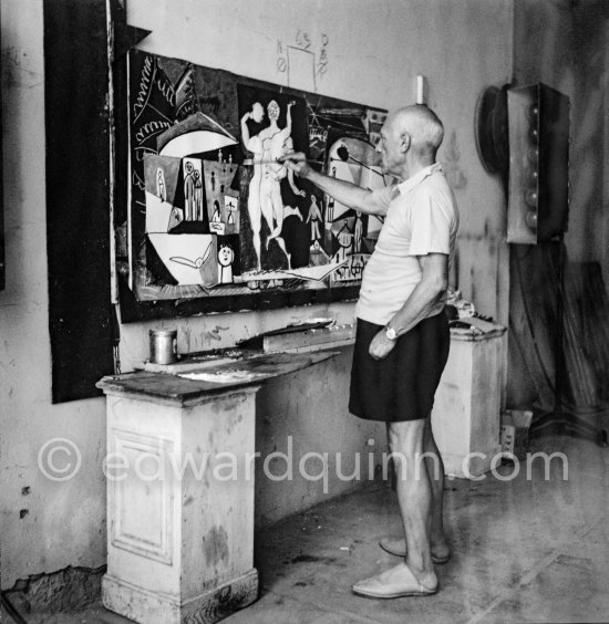 Pablo Picasso painting "La plage à la Garoupe I" for the film "Le mystère Picasso". Nice, Studios de la Victorine, 1955. - Photo by Edward Quinn