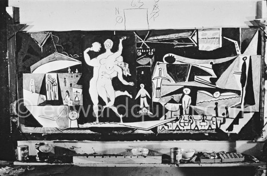 The making of "La plage à la Garoupe I" for the film "Le mystère Picasso". Nice, Studios de la Victorine, 1955. - Photo by Edward Quinn