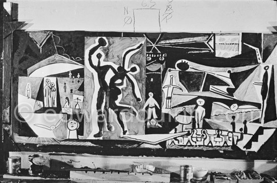 The making of "La plage à la Garoupe I" for the film "Le mystère Picasso". Nice, Studios de la Victorine, 1955. - Photo by Edward Quinn