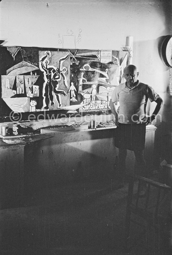 Pablo Picasso painting "La plage à la Garoupe I" for the film "Le mystère Picasso". Nice, Studios de la Victorine, 1955. - Photo by Edward Quinn