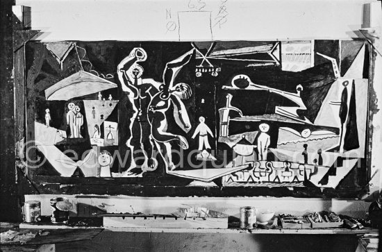 The making of "La plage à la Garoupe I" for the film "Le mystère Picasso". Nice, Studios de la Victorine, 1955. - Photo by Edward Quinn