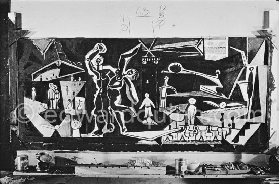 The making of "La plage à la Garoupe I" for the film "Le mystère Picasso". Nice, Studios de la Victorine, 1955. - Photo by Edward Quinn