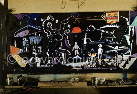 The making of "La plage à la Garoupe I" for the film "Le mystère Picasso". Nice, Studios de la Victorine, 1955. - Photo by Edward Quinn