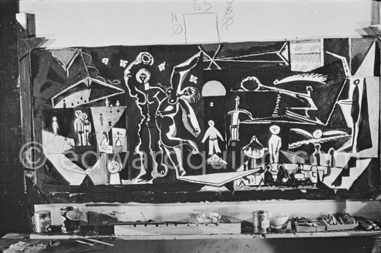 The making of "La plage à la Garoupe I" for the film "Le mystère Picasso". Nice, Studios de la Victorine, 1955. - Photo by Edward Quinn