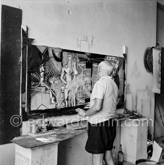 Pablo Picasso painting "La plage à la Garoupe I" for the film "Le mystère Picasso". Nice, Studios de la Victorine, 1955. - Photo by Edward Quinn