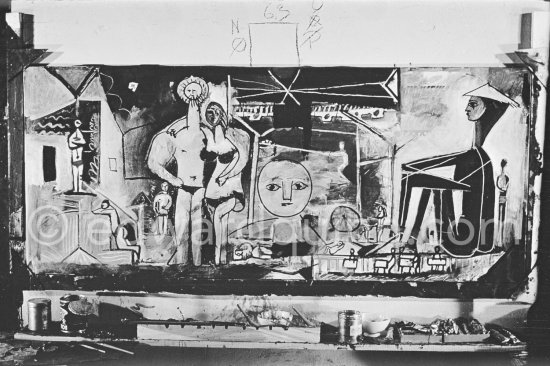 The making of "La plage à la Garoupe I" for the film "Le mystère Picasso". Nice, Studios de la Victorine, 1955. - Photo by Edward Quinn