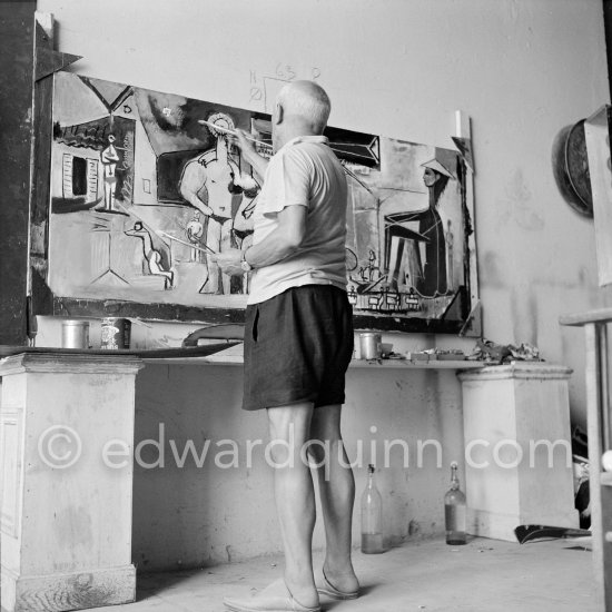 Pablo Picasso painting "La plage à la Garoupe I" for the film "Le mystère Picasso". Nice, Studios de la Victorine, 1955. - Photo by Edward Quinn
