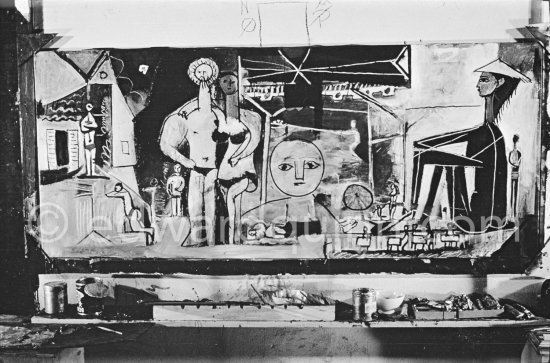 The making of "La plage à la Garoupe I" for the film "Le mystère Picasso". Nice, Studios de la Victorine, 1955. - Photo by Edward Quinn