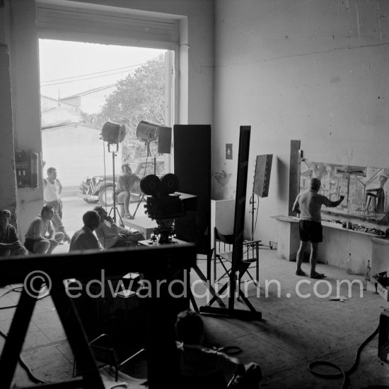 Pablo Picasso painting "La plage à la Garoupe I" for the film "Le mystère Picasso". Nice, Studios de la Victorine, 1955. - Photo by Edward Quinn