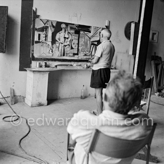 Pablo Picasso and Clouzot. The making of "La plage à la Garoupe I" for the film "Le mystère Picasso". Nice, Studios de la Victorine, 1955. - Photo by Edward Quinn