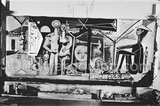 The making of "La plage à la Garoupe I" for the film "Le mystère Picasso". Nice, Studios de la Victorine, 1955. - Photo by Edward Quinn