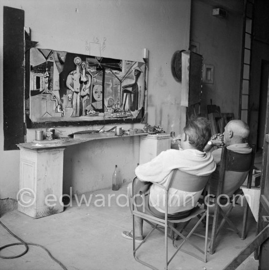 Pablo Picasso and Clouzot. Shooting break. The making of "La plage à la Garoupe I" for the film "Le mystère Picasso". Nice, Studios de la Victorine, 1955. - Photo by Edward Quinn