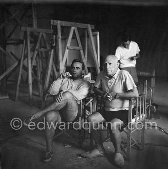 Pablo Picasso and Clouzot. Shooting break during filming of "Le mystère Picasso". Nice, Studios de la Victorine, 1955. - Photo by Edward Quinn