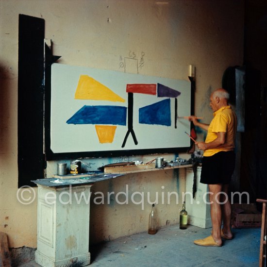 Pablo Picasso painting "La plage à la Garoupe II" for the film "Le mystère Picasso". Nice, Studios de la Victorine, 1955. - Photo by Edward Quinn