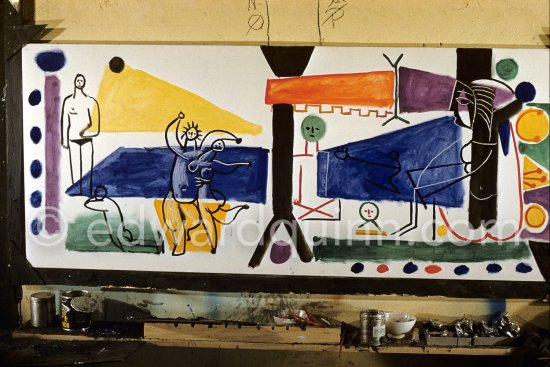 The making of "La plage à la Garoupe II" for the film "Le mystère Picasso". Nice, Studios de la Victorine, 1955. - Photo by Edward Quinn